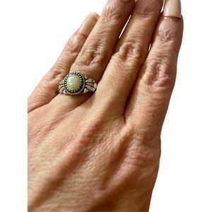 VINTAGE MULTICOLORED WHITE OPAL N SILVER RING